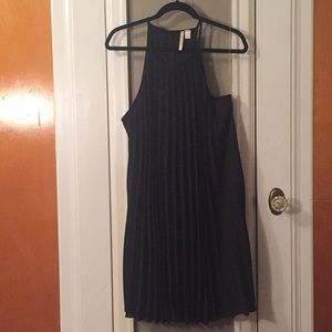 Black accordion pleat semi formal dress, Large